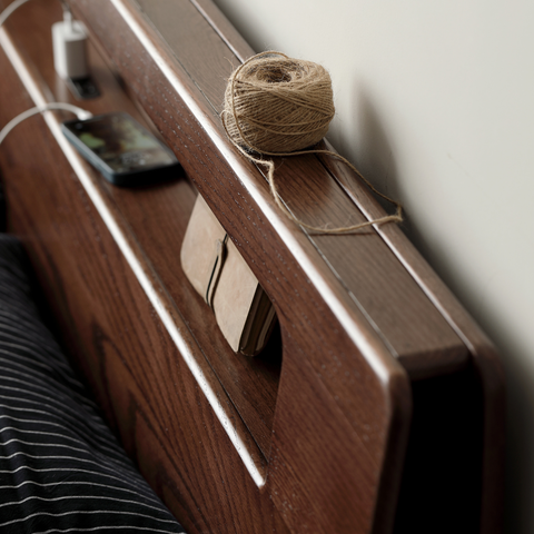 <tc>Emo solid wood bed frame with light</tc> <tc>Emo solid wood bed frame with light</tc>