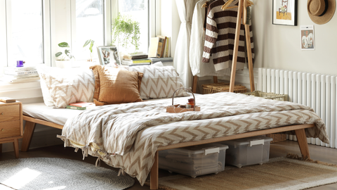 <tc>Simple Oak Bed Frame (Can Tailor Made)</tc> <tc>Simple Oak Bed Frame (Can Tailor Made)</tc>