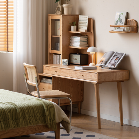 組合實木書桌,左下方連櫃桶,上座有掀門及開放式展示架,可配合藤椅子放於睡房內 組合實木書桌,左下方連櫃桶,上座有掀門及開放式展示架,可配合藤椅子放於睡房內