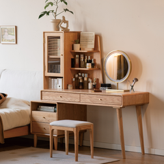 組合實木書桌,左下方連櫃桶,上座有掀門及開放式展示架,可配合梳妝鏡於桌上,以及梳妝凳,變成完整的書桌及梳妝台。