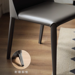 Saddle dining chair
