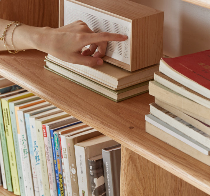 Mori Home - Prague 書架